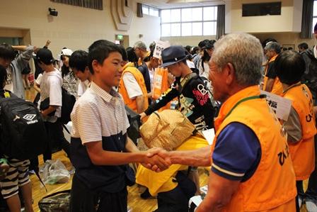6.13 北中⑦握手.jpg