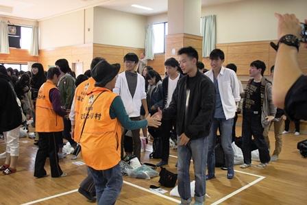 11.7　橋本高⑧握手.JPG