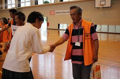 6.4 狭山中①握手.jpg