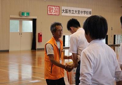 5.19 大宮中③握手.jpg