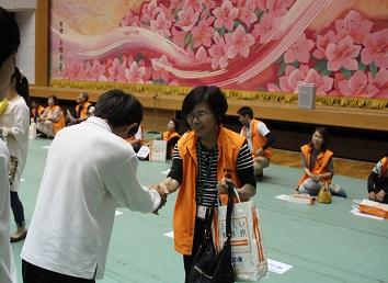 5.14 冠中①握手.jpg