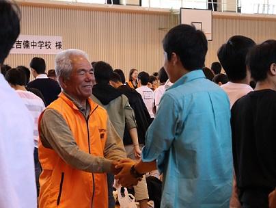 5.9 吉備中握手.jpg